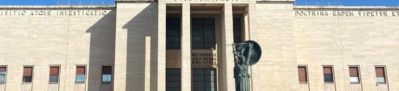 Palazzo del Rettorato e statua della Minerva